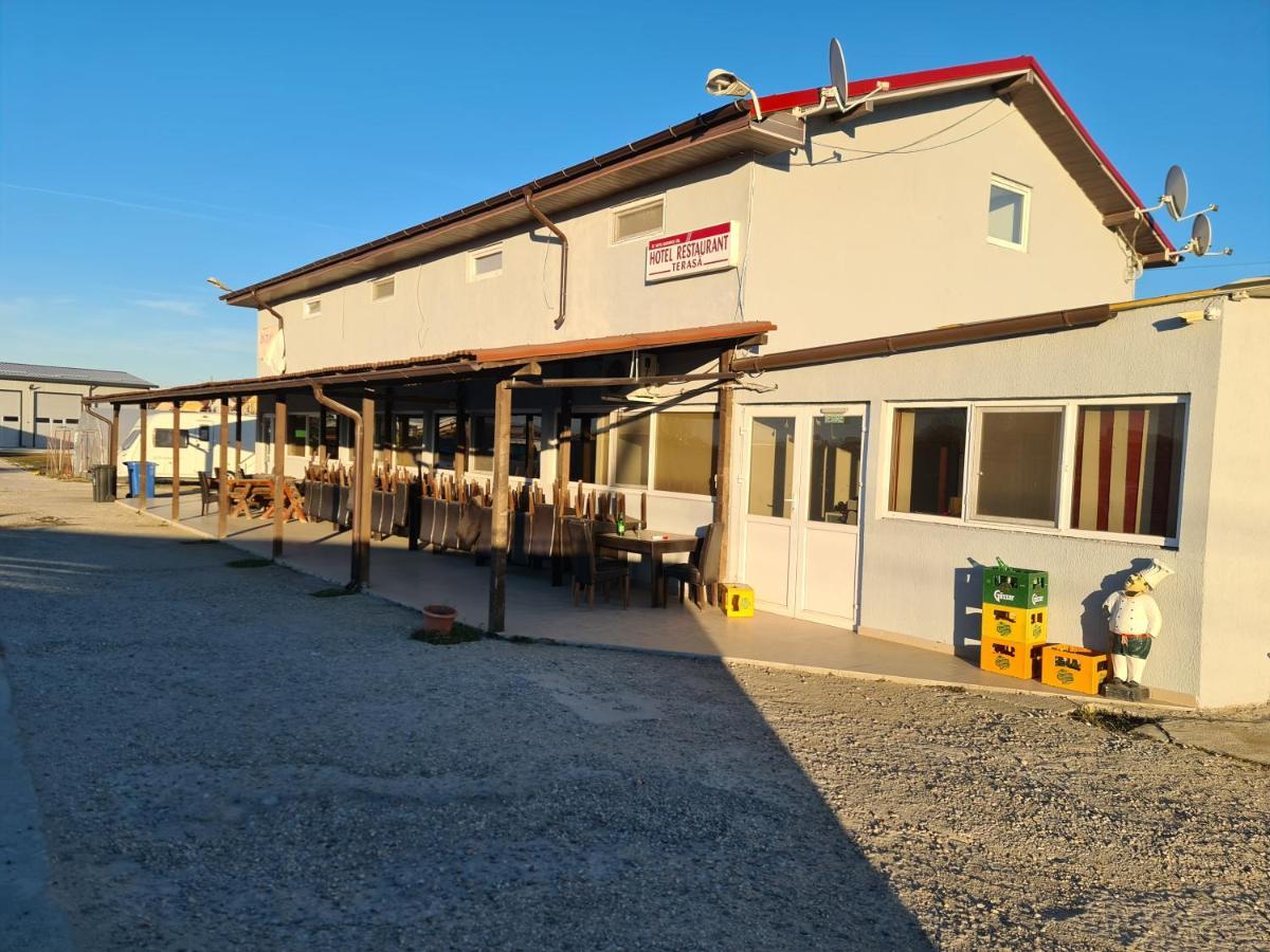 Hotel Safta Residence Pielestii Exterior foto